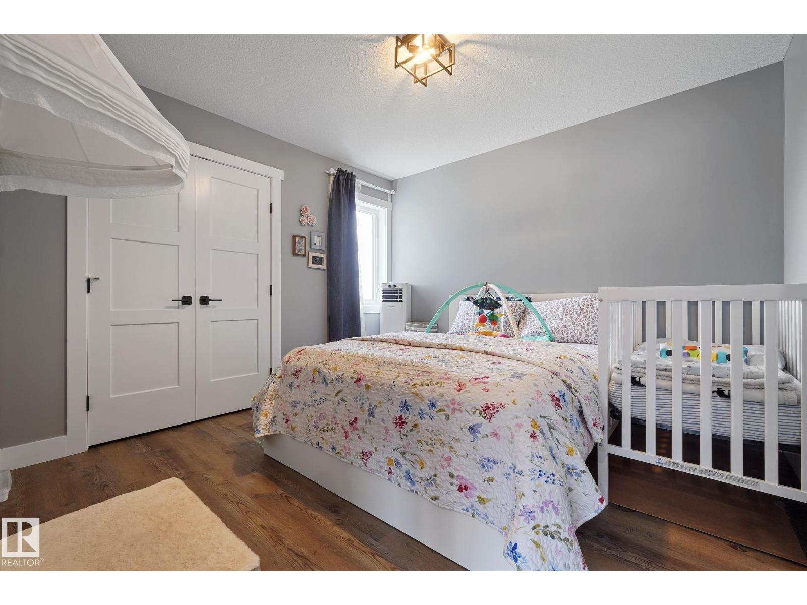 Photo 4 of 5262 47 Av, Calmar AB