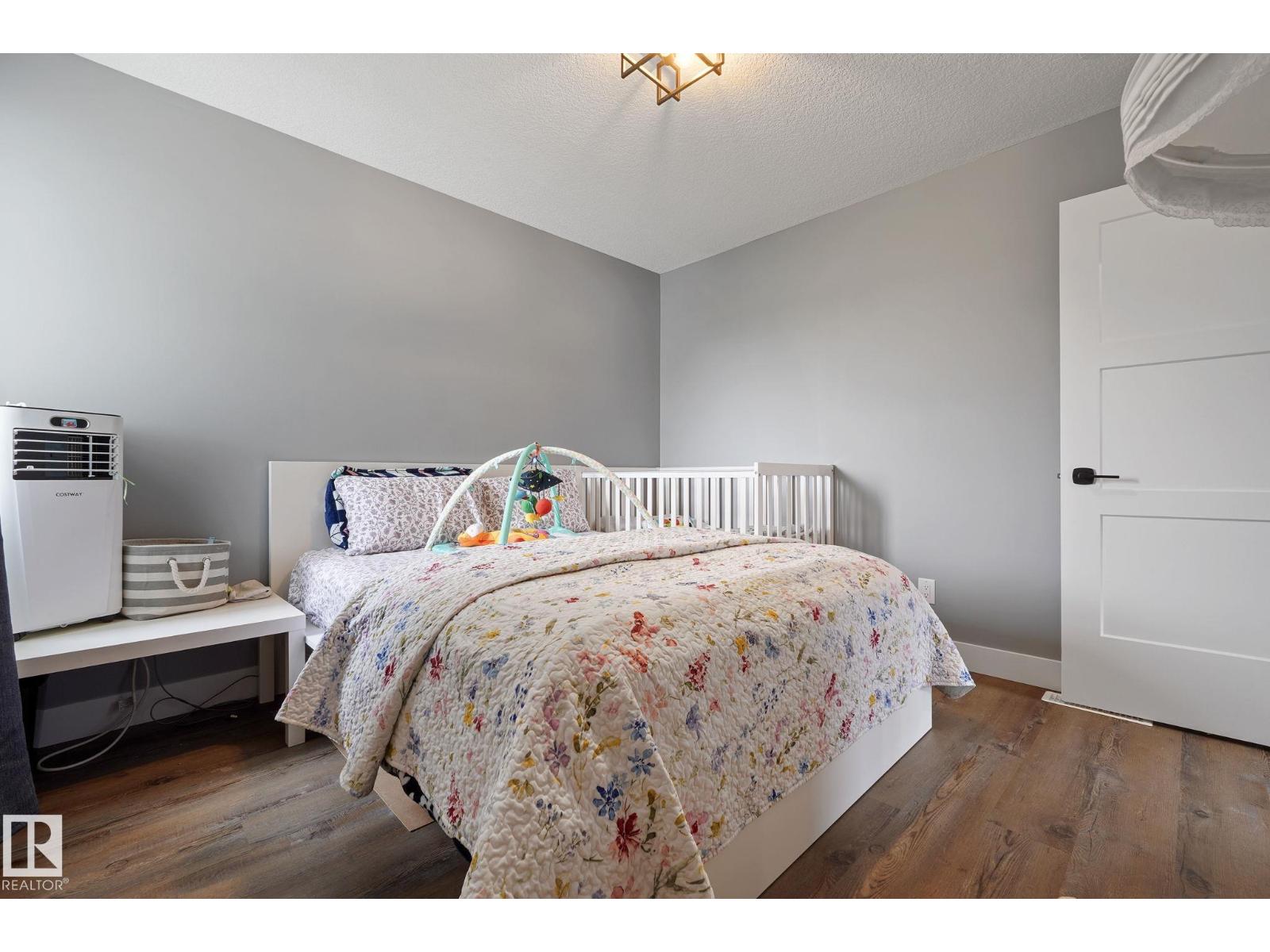 Photo 68 of 5262 47 Av, Calmar AB