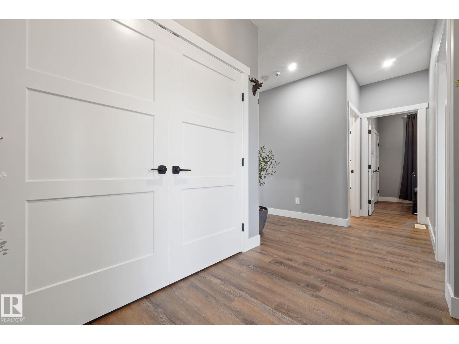 Photo 61 of 5262 47 Av, Calmar AB