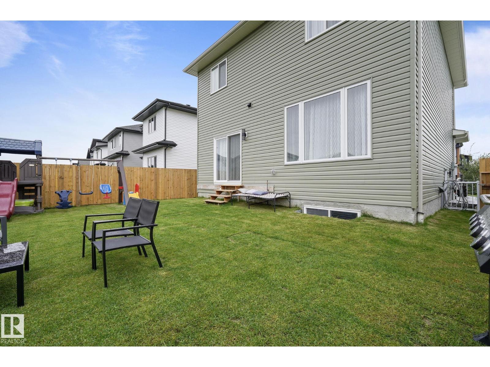 Photo 11 of 5262 47 Av, Calmar AB
