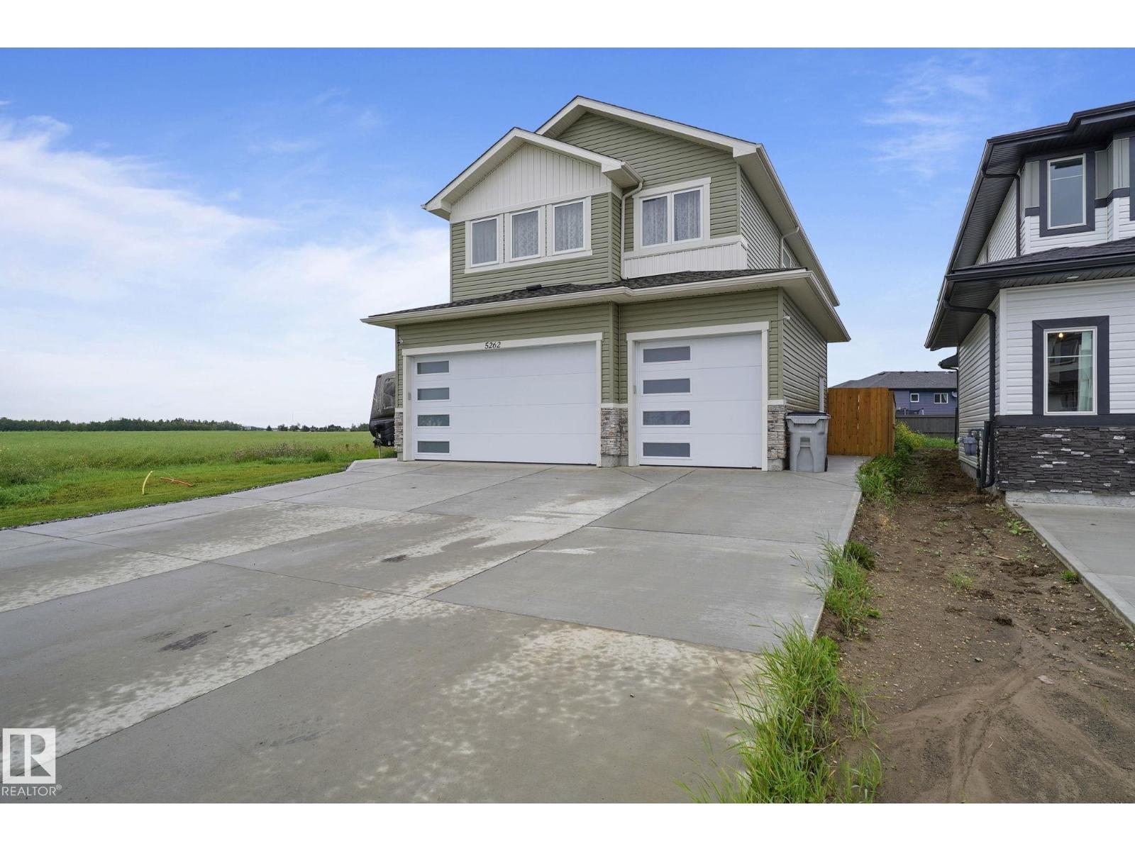 Photo 42 of 5262 47 Av, Calmar AB