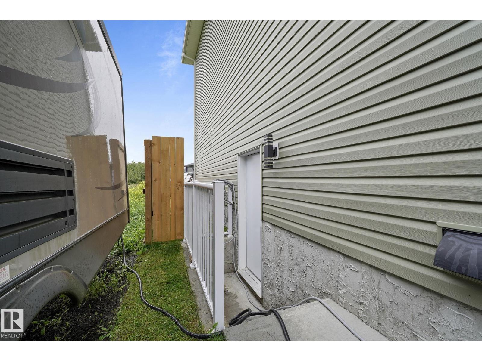 Photo 25 of 5262 47 Av, Calmar AB