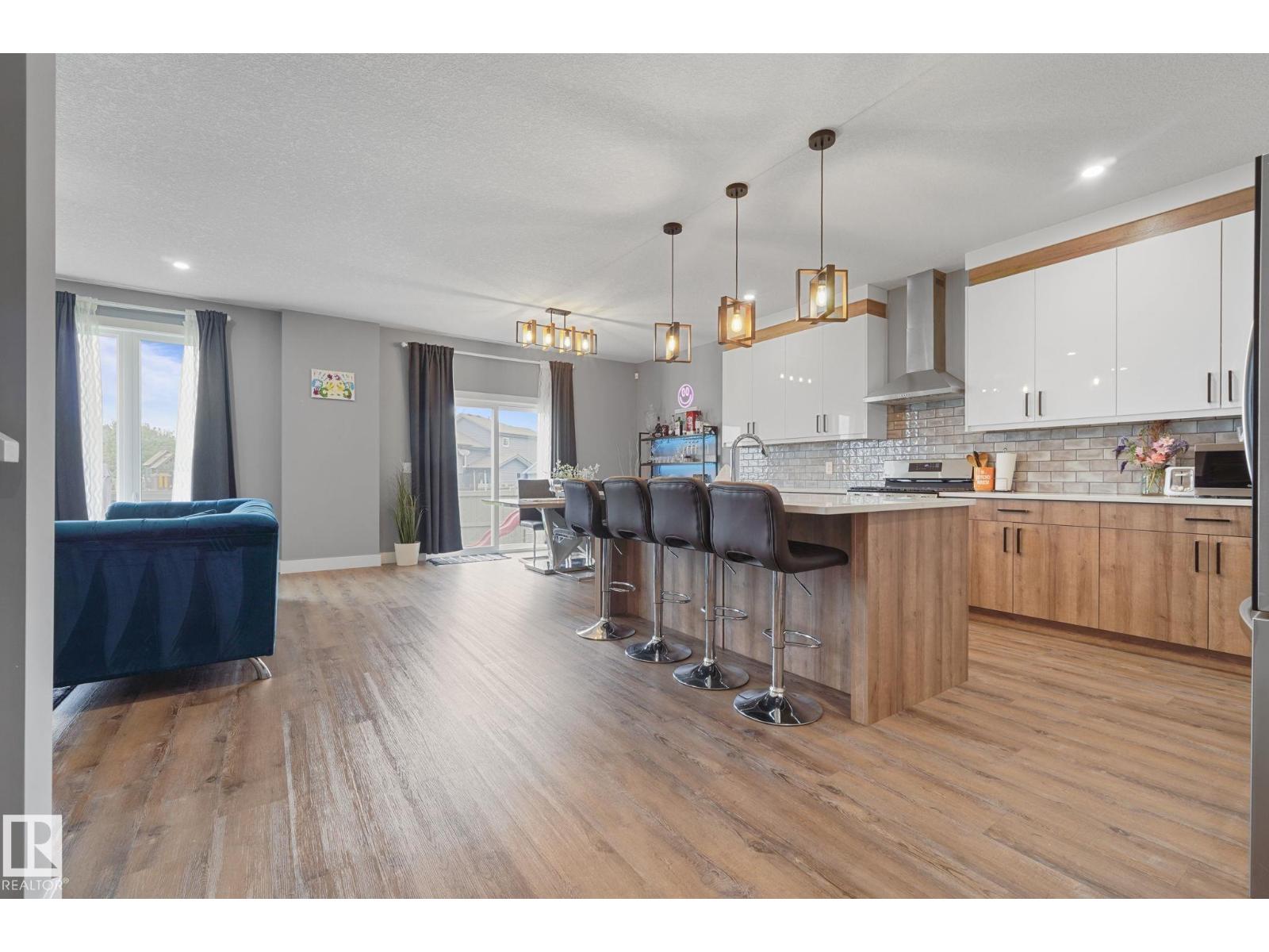 Photo 60 of 5262 47 Av, Calmar AB