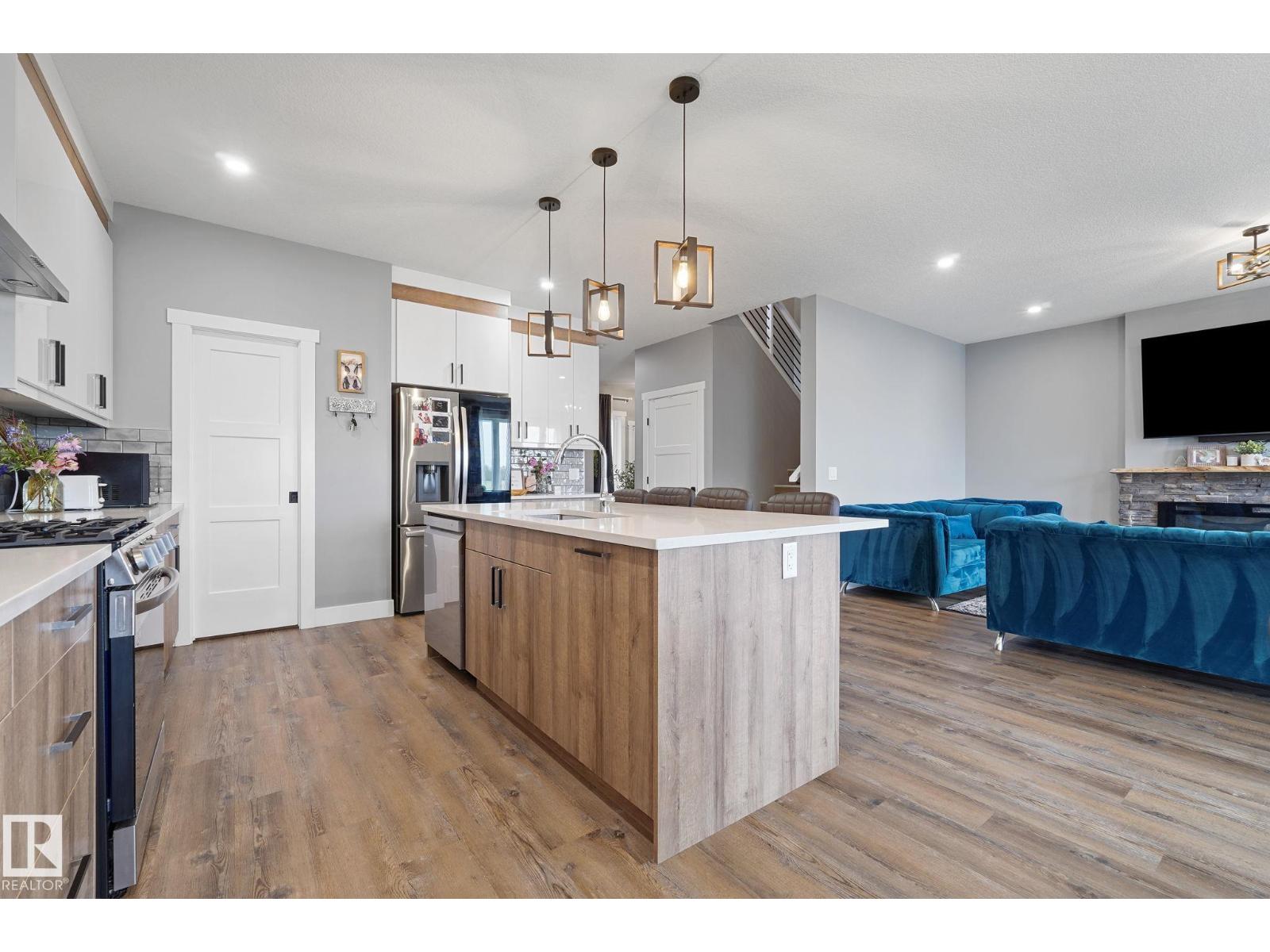 Photo 44 of 5262 47 Av, Calmar AB