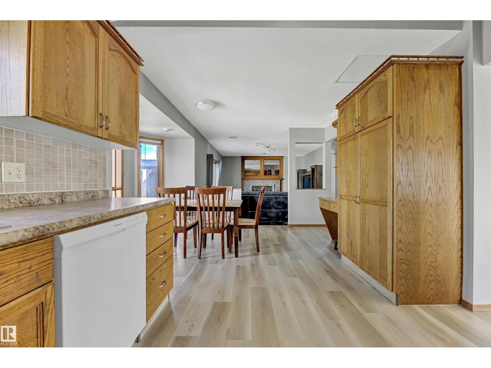 Photo 12 of 15240 59 A St Nw, Edmonton AB