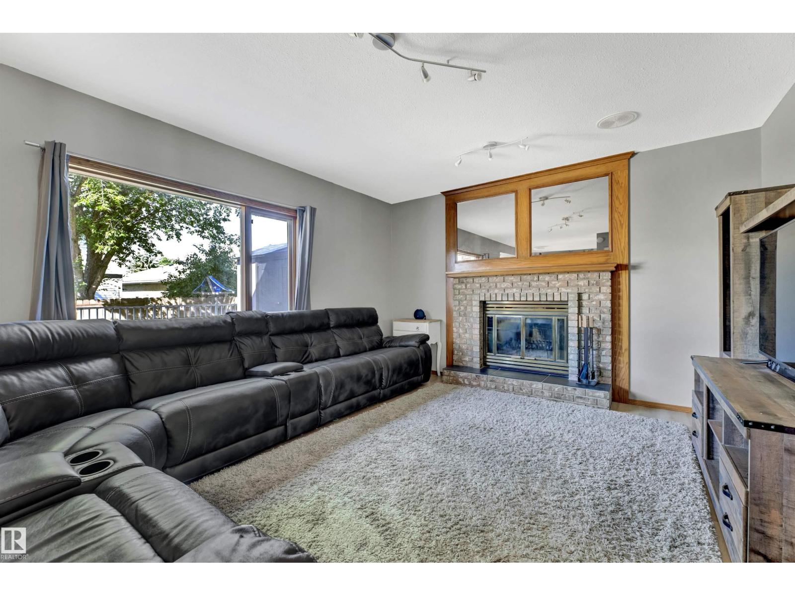 Photo 14 of 15240 59 A St Nw, Edmonton AB