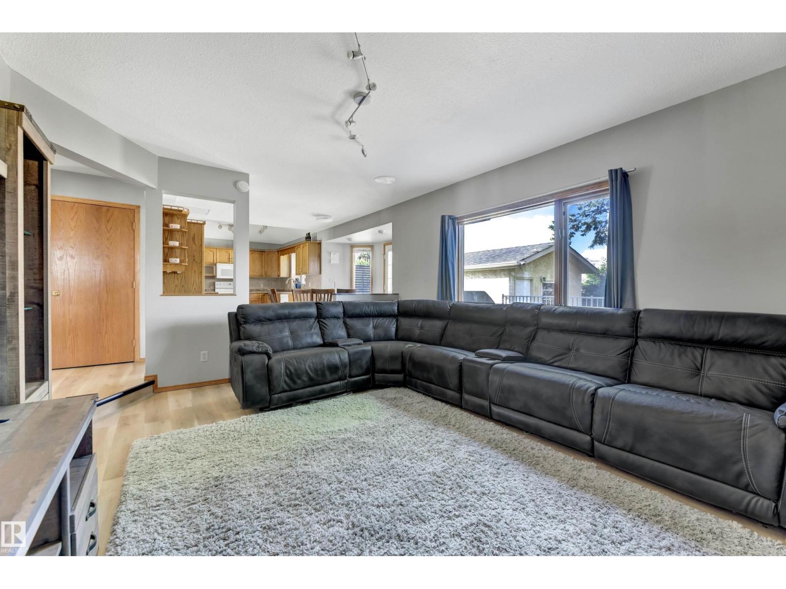 Photo 15 of 15240 59 A St Nw, Edmonton AB