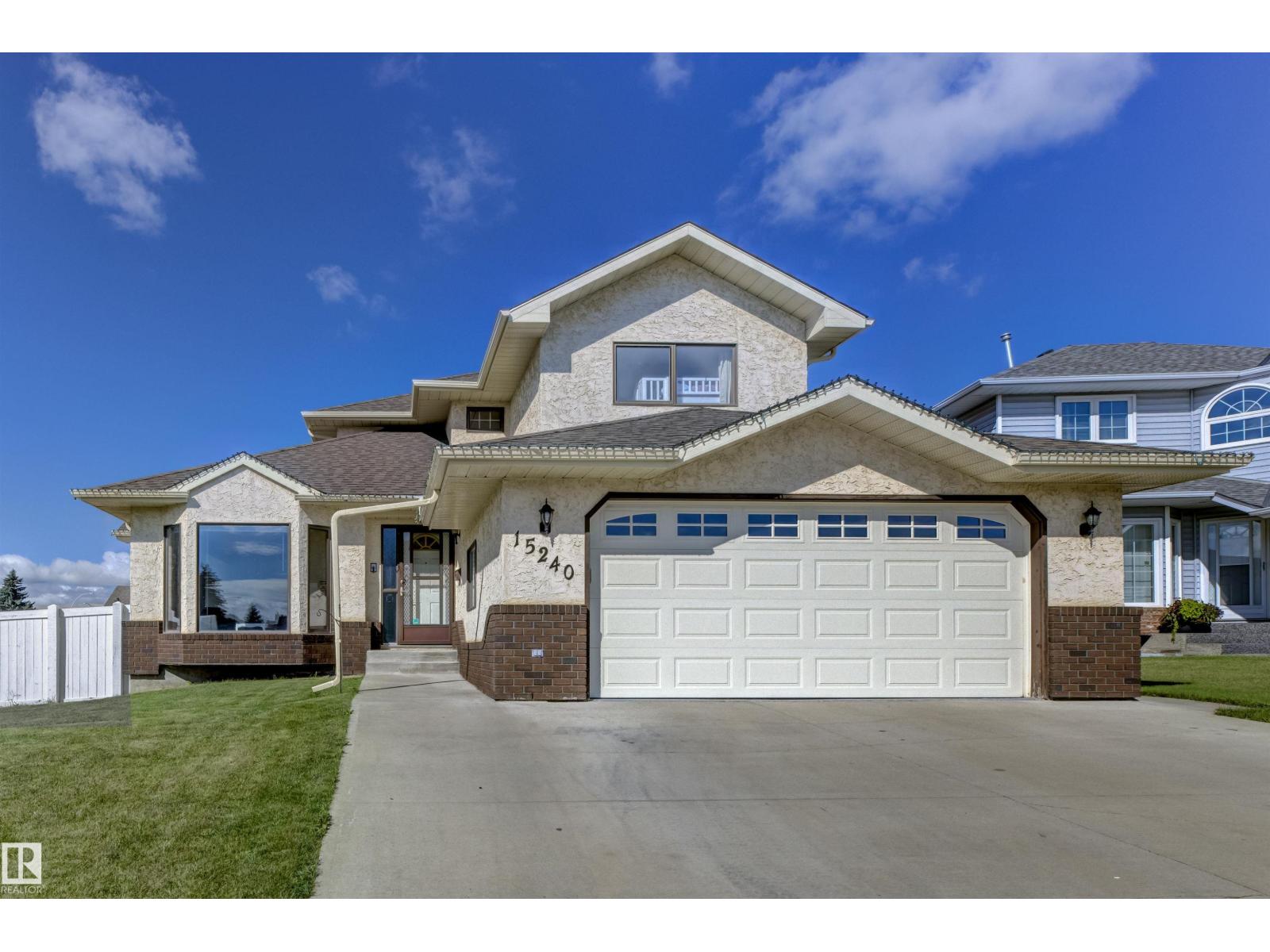Photo 2 of 15240 59 A St Nw, Edmonton AB