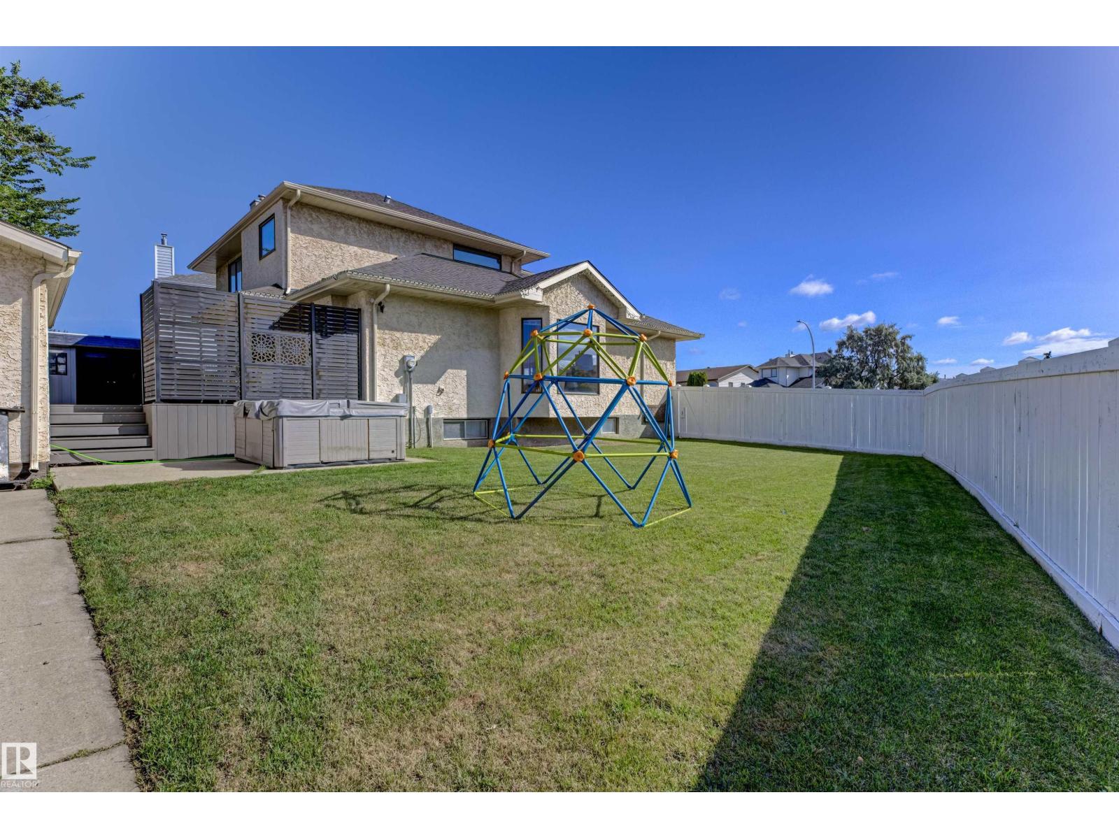 Photo 3 of 15240 59 A St Nw, Edmonton AB
