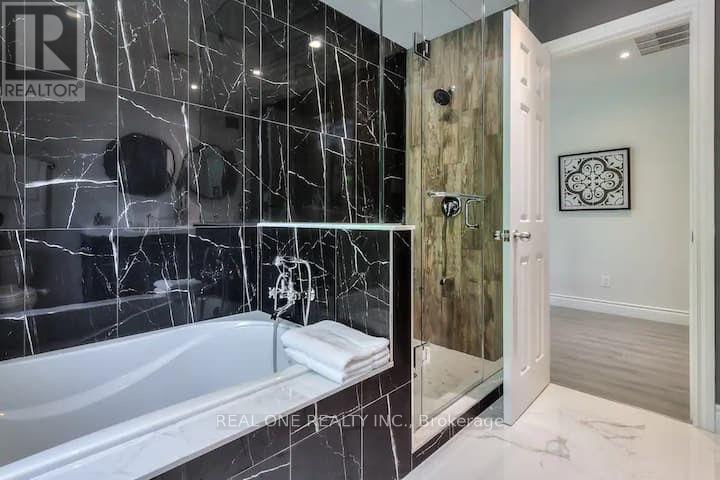 Photo 10 of 25 Tumbleweed Road, Toronto ON