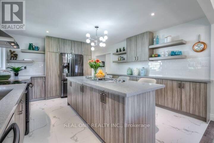 Photo 9 of 25 Tumbleweed Road, Toronto ON