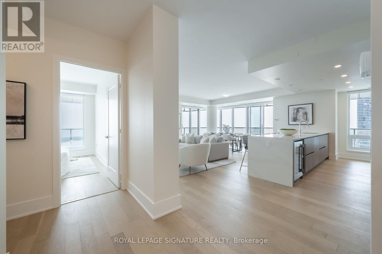 Photo 2 of 5402 28 Freeland Street, Toronto ON
