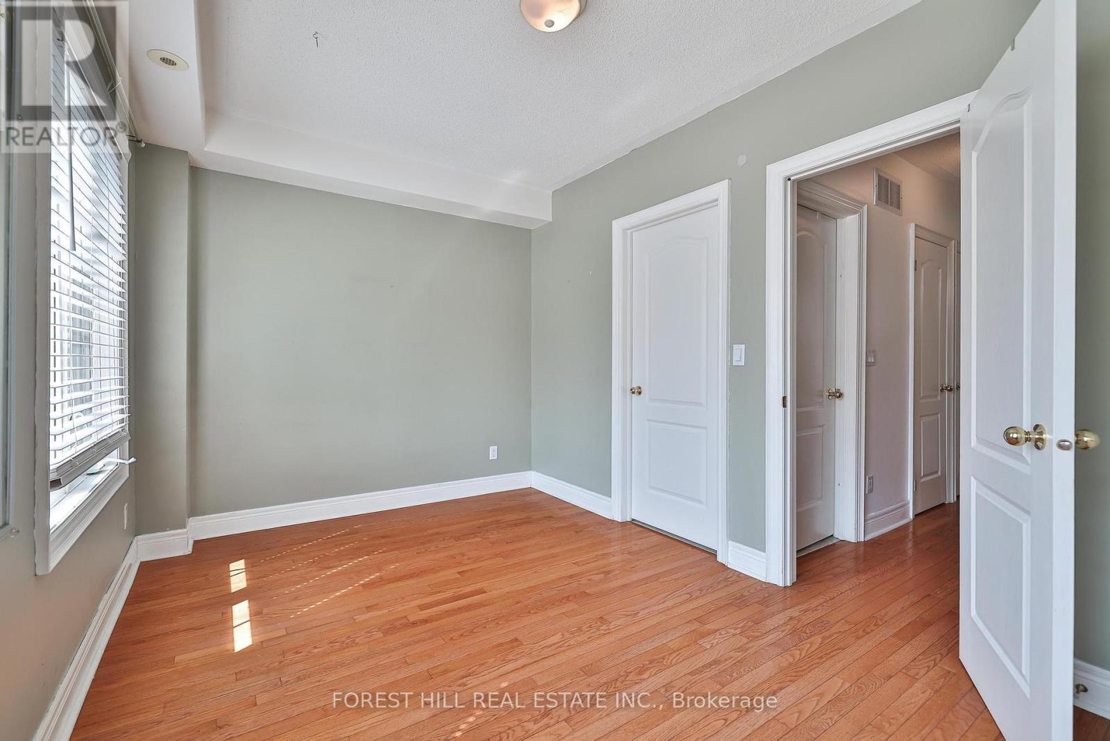 Photo 10 of 1376 Eglinton Avenue W, Toronto ON