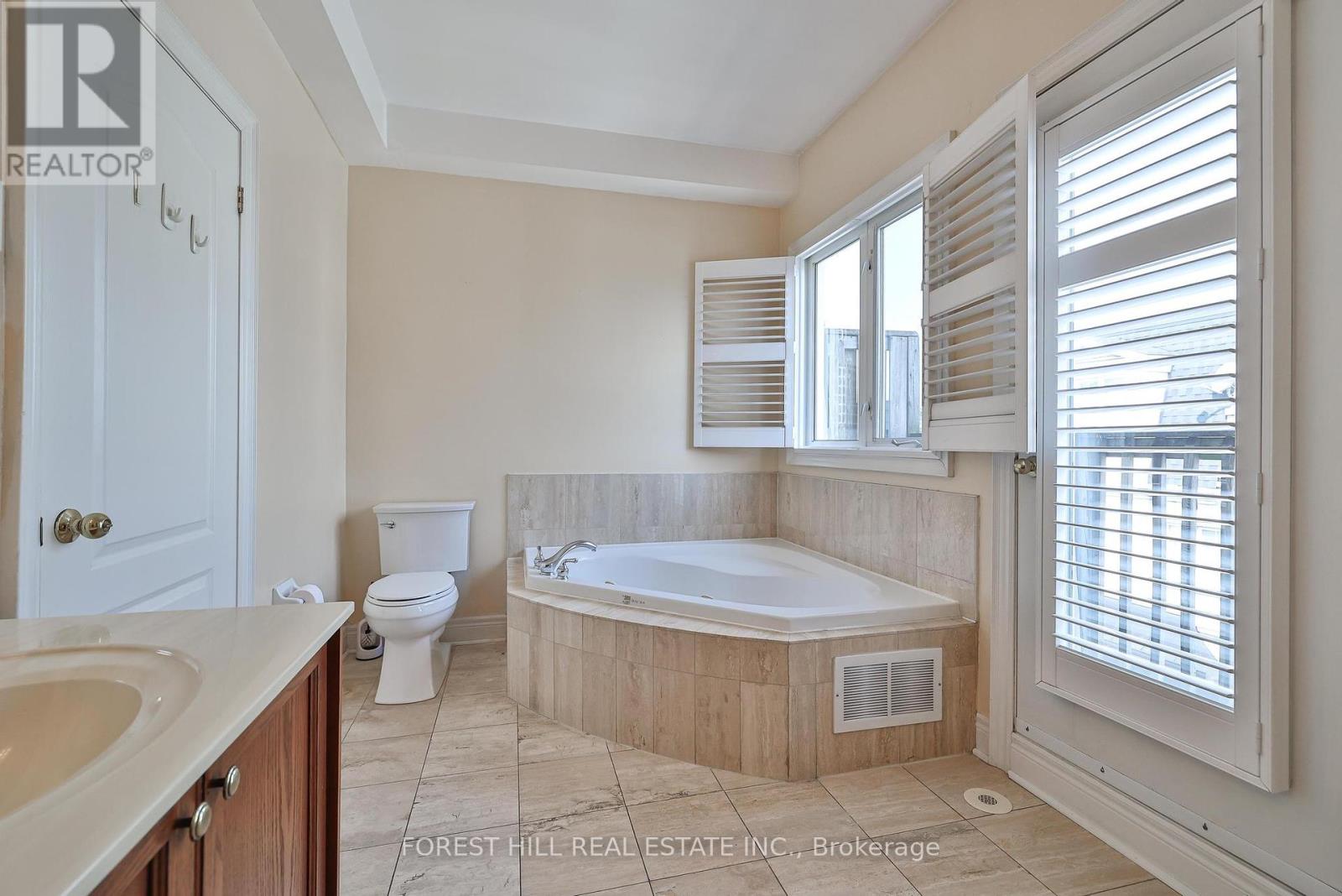 Photo 15 of 1376 Eglinton Avenue W, Toronto ON