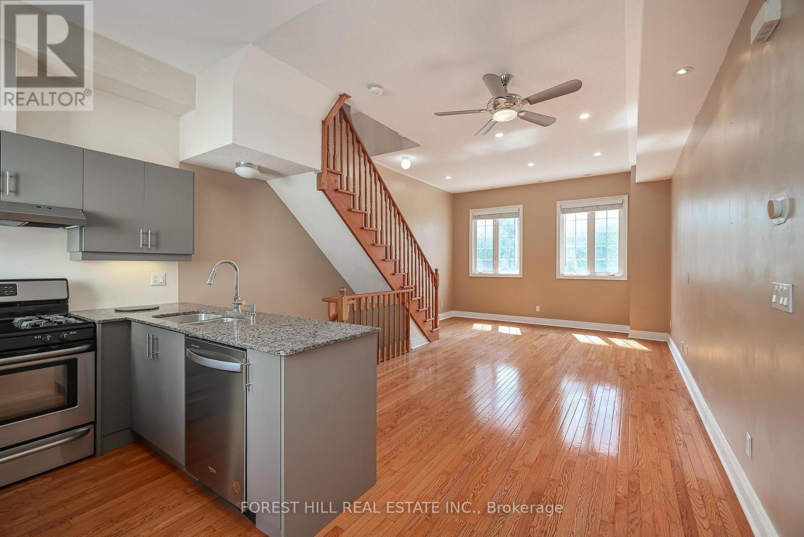 Photo 2 of 1376 Eglinton Avenue W, Toronto ON