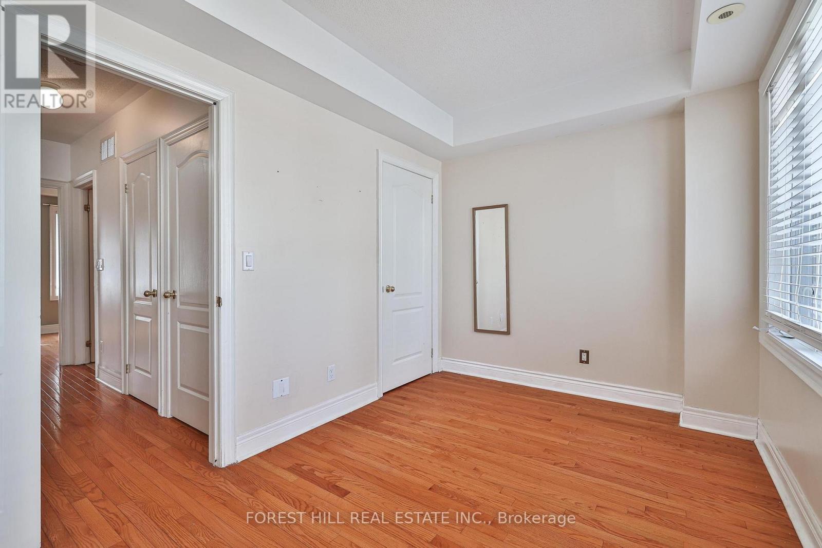 Photo 8 of 1376 Eglinton Avenue W, Toronto ON