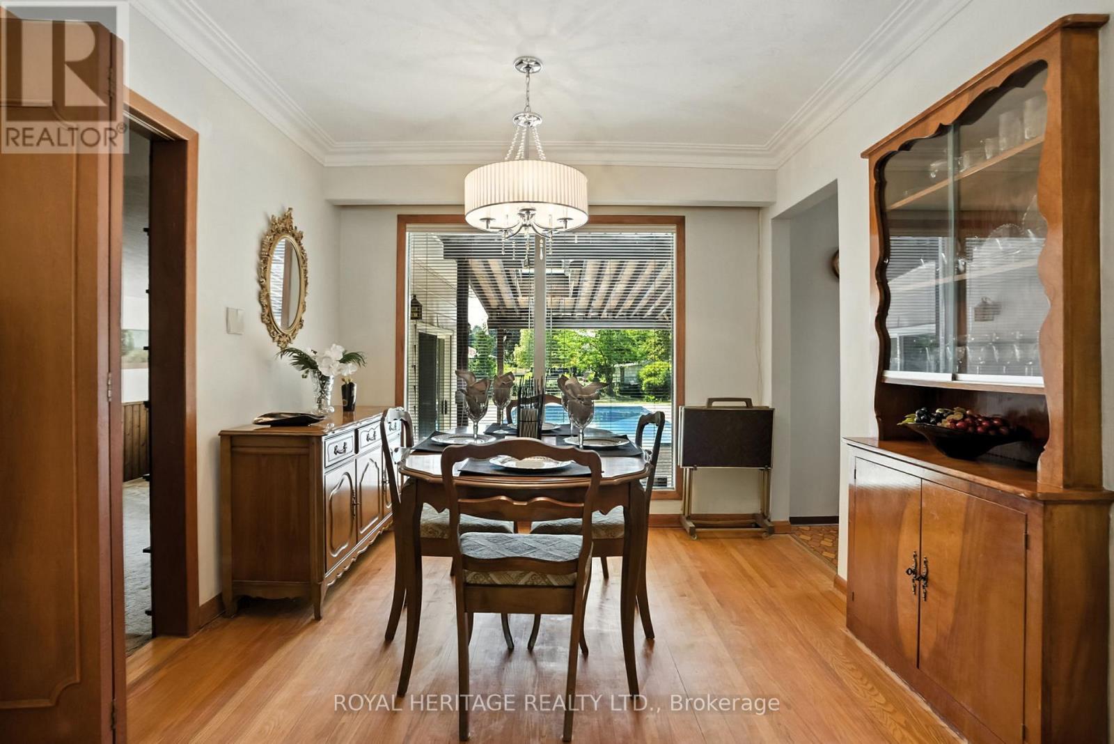 Photo 11 of 186 Meadow Road N, Whitby ON
