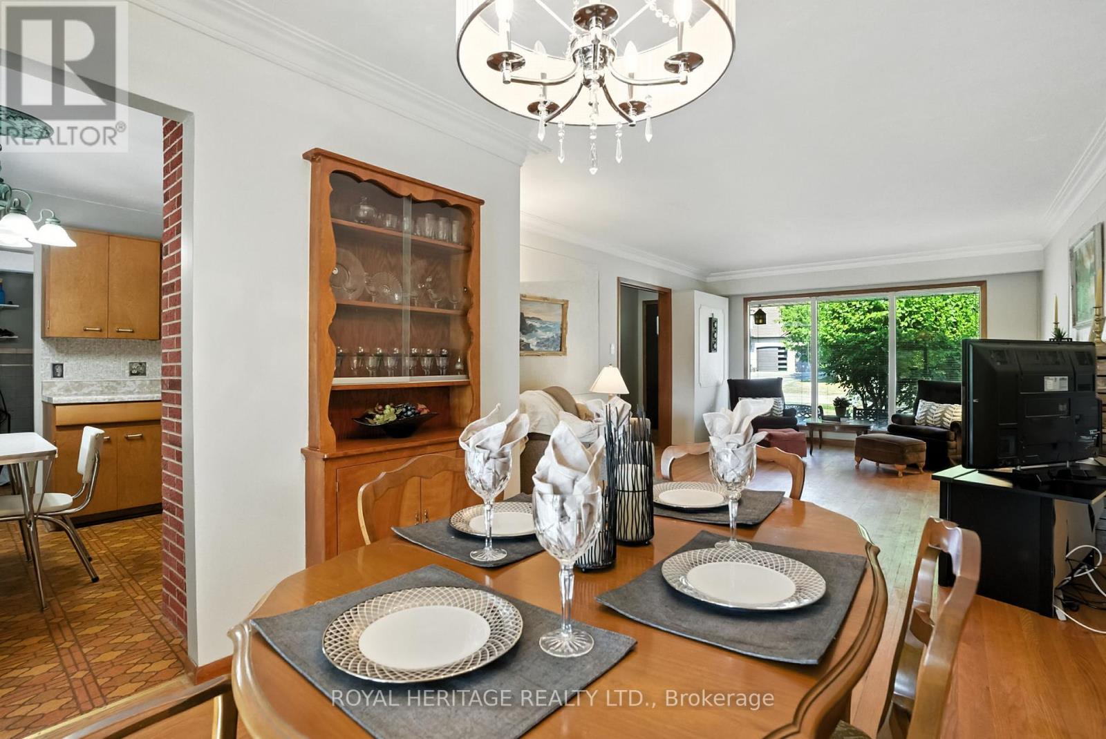 Photo 12 of 186 Meadow Road N, Whitby ON