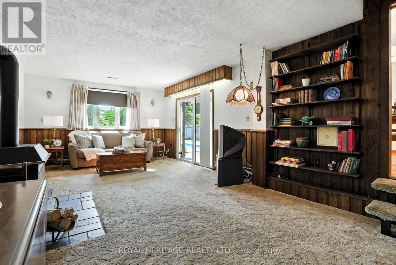 Photo 21 of 186 Meadow Road N, Whitby ON