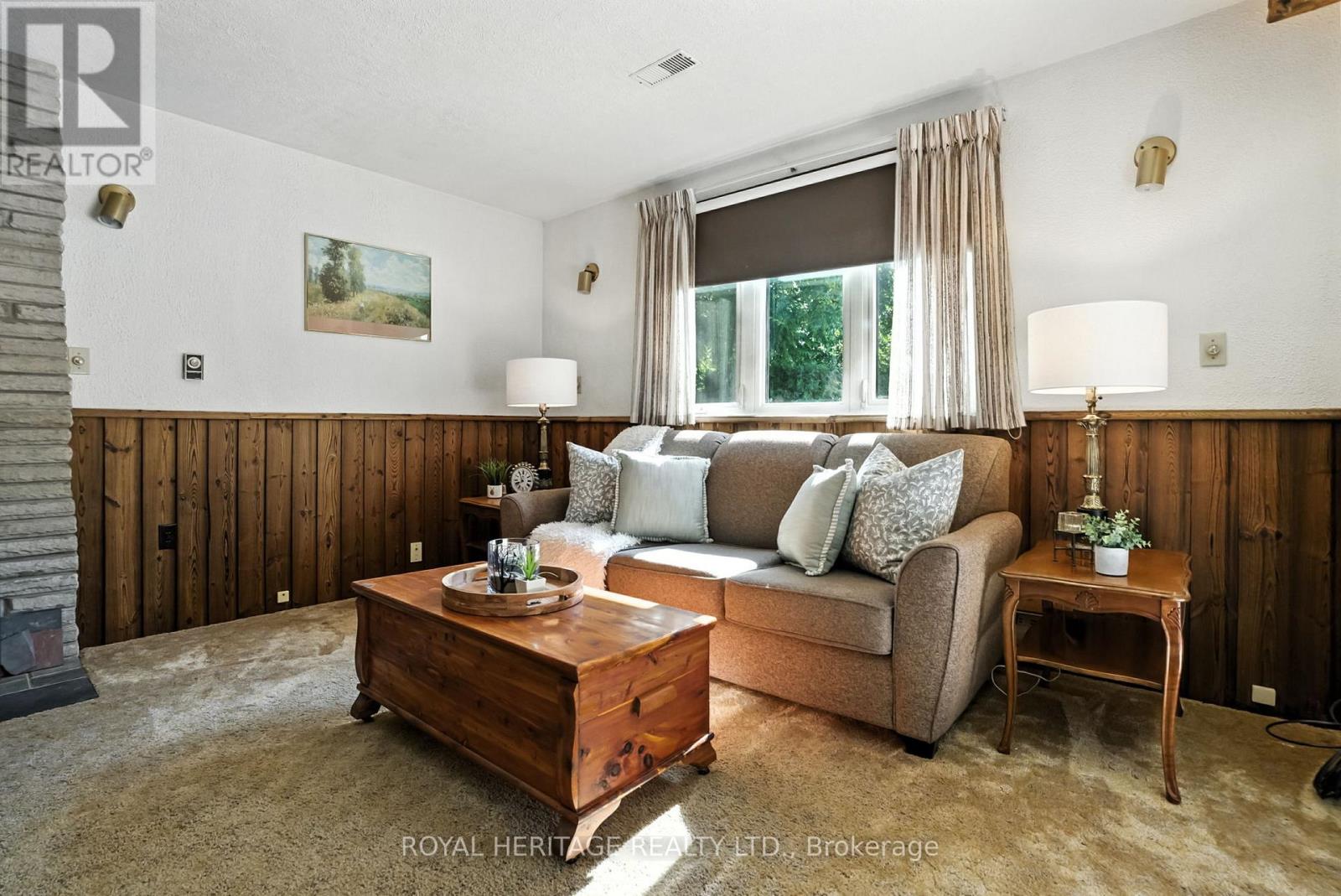 Photo 22 of 186 Meadow Road N, Whitby ON
