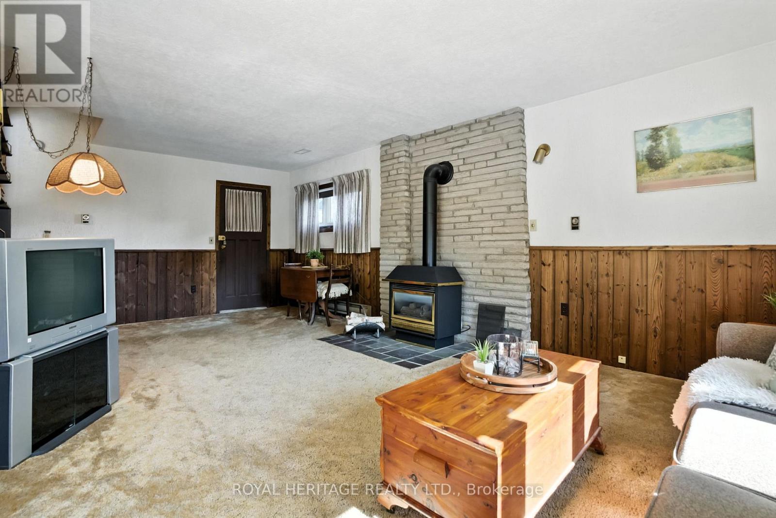 Photo 23 of 186 Meadow Road N, Whitby ON