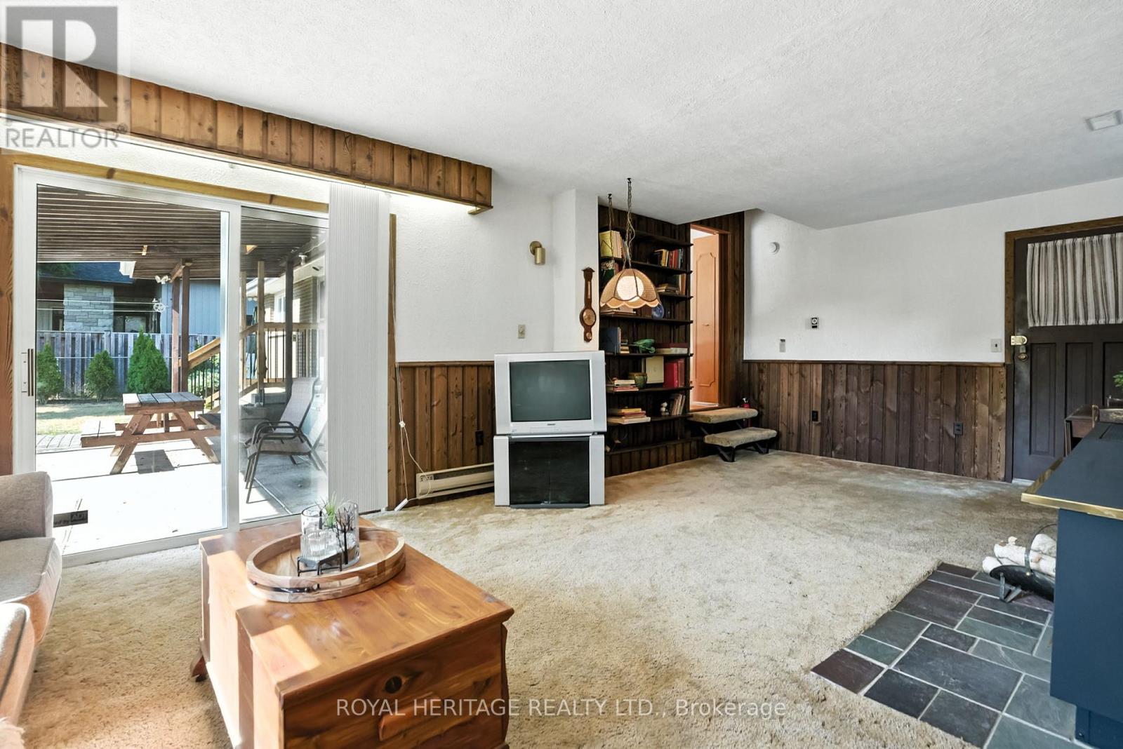Photo 24 of 186 Meadow Road N, Whitby ON