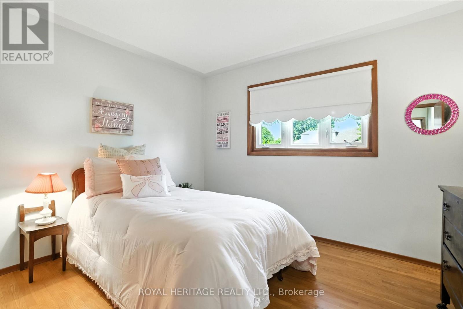 Photo 27 of 186 Meadow Road N, Whitby ON