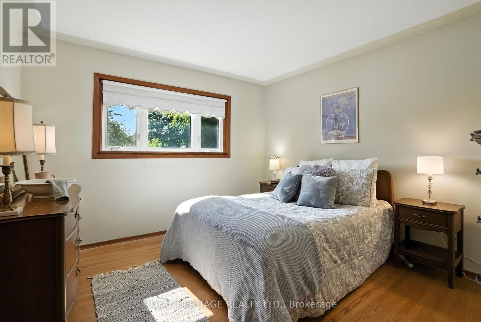 Photo 31 of 186 Meadow Road N, Whitby ON