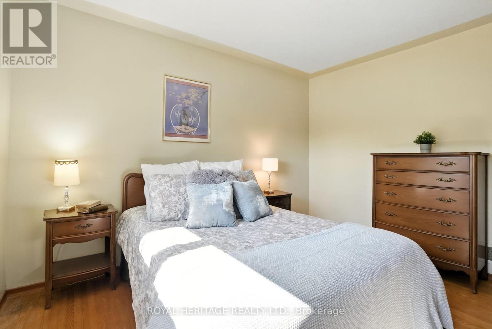 Photo 32 of 186 Meadow Road N, Whitby ON