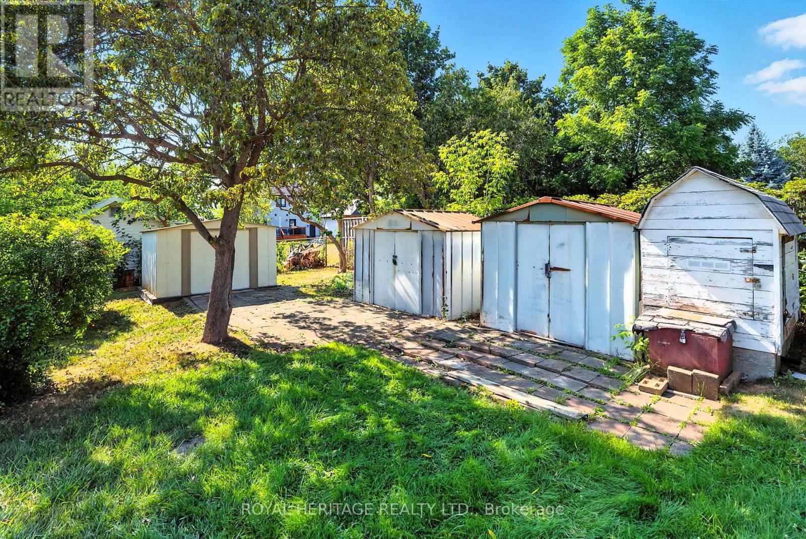 Photo 38 of 186 Meadow Road N, Whitby ON
