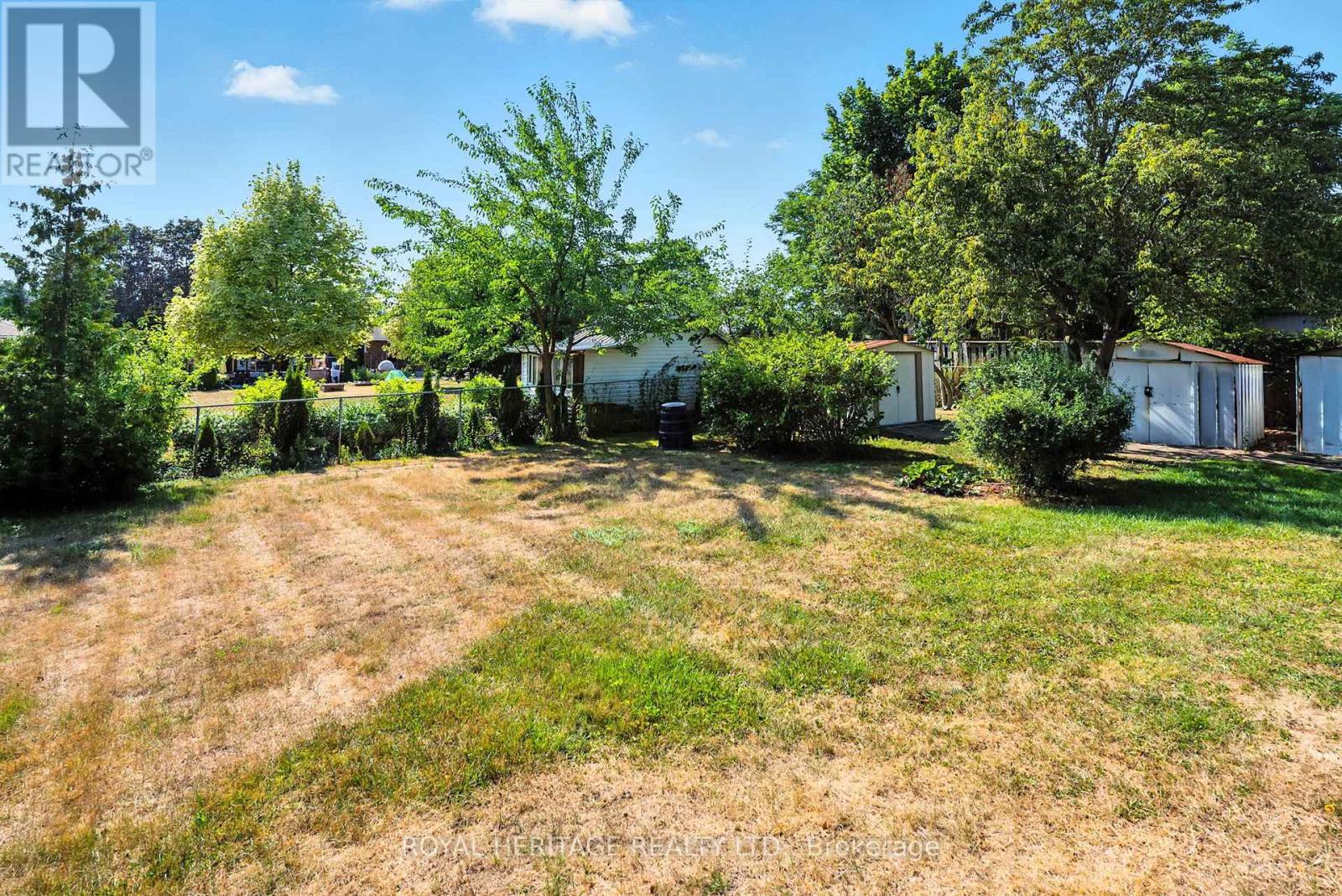 Photo 39 of 186 Meadow Road N, Whitby ON