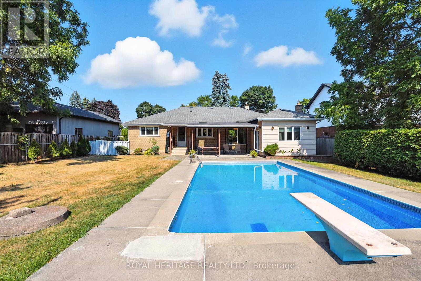 Photo 40 of 186 Meadow Road N, Whitby ON