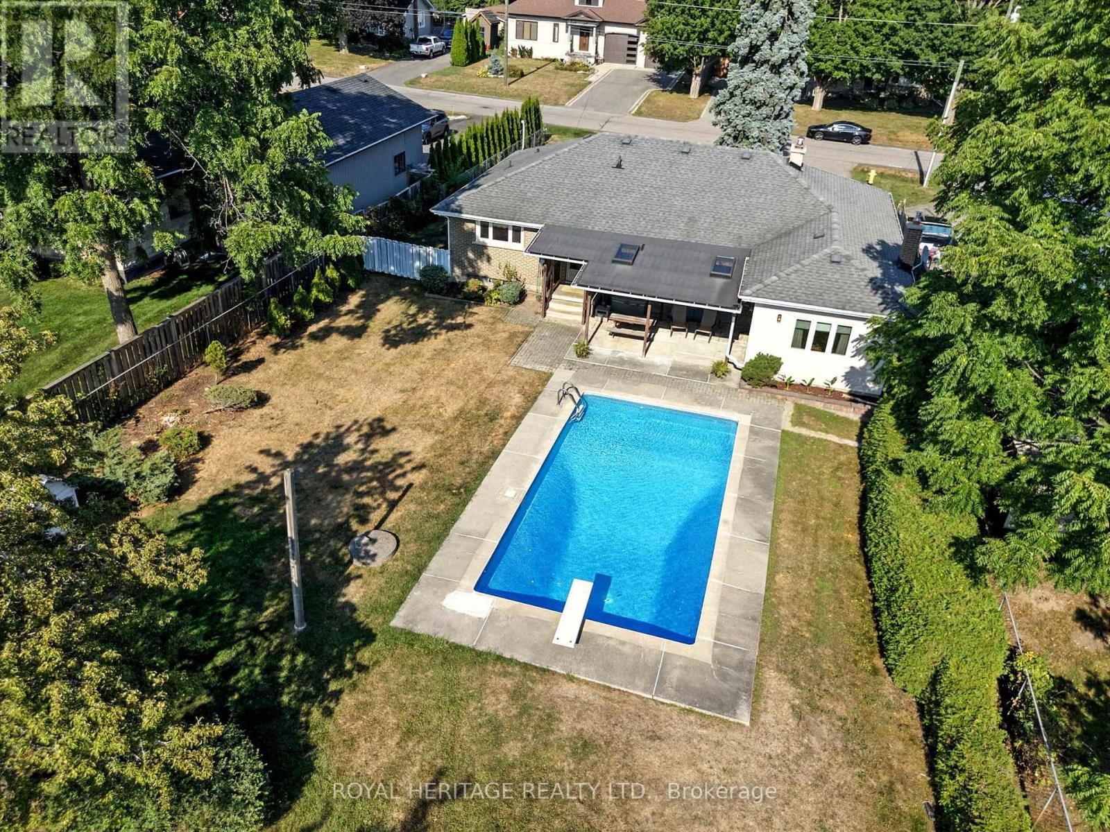 Photo 42 of 186 Meadow Road N, Whitby ON