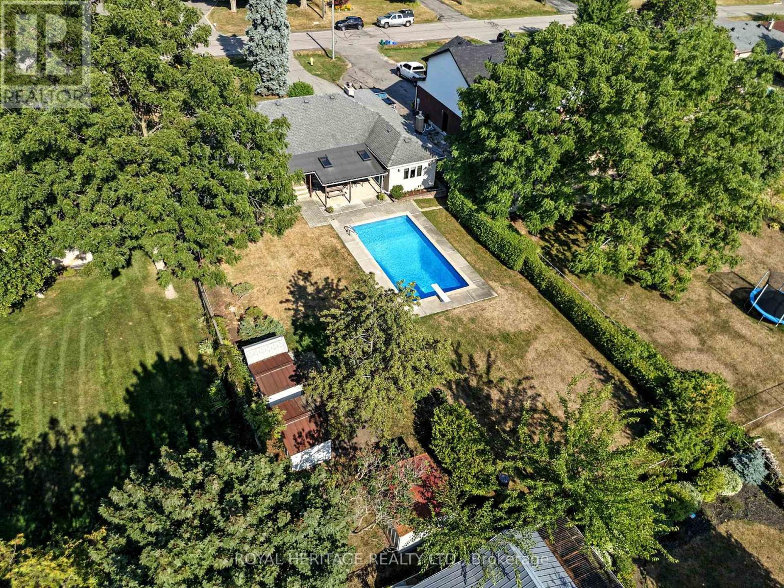Photo 44 of 186 Meadow Road N, Whitby ON
