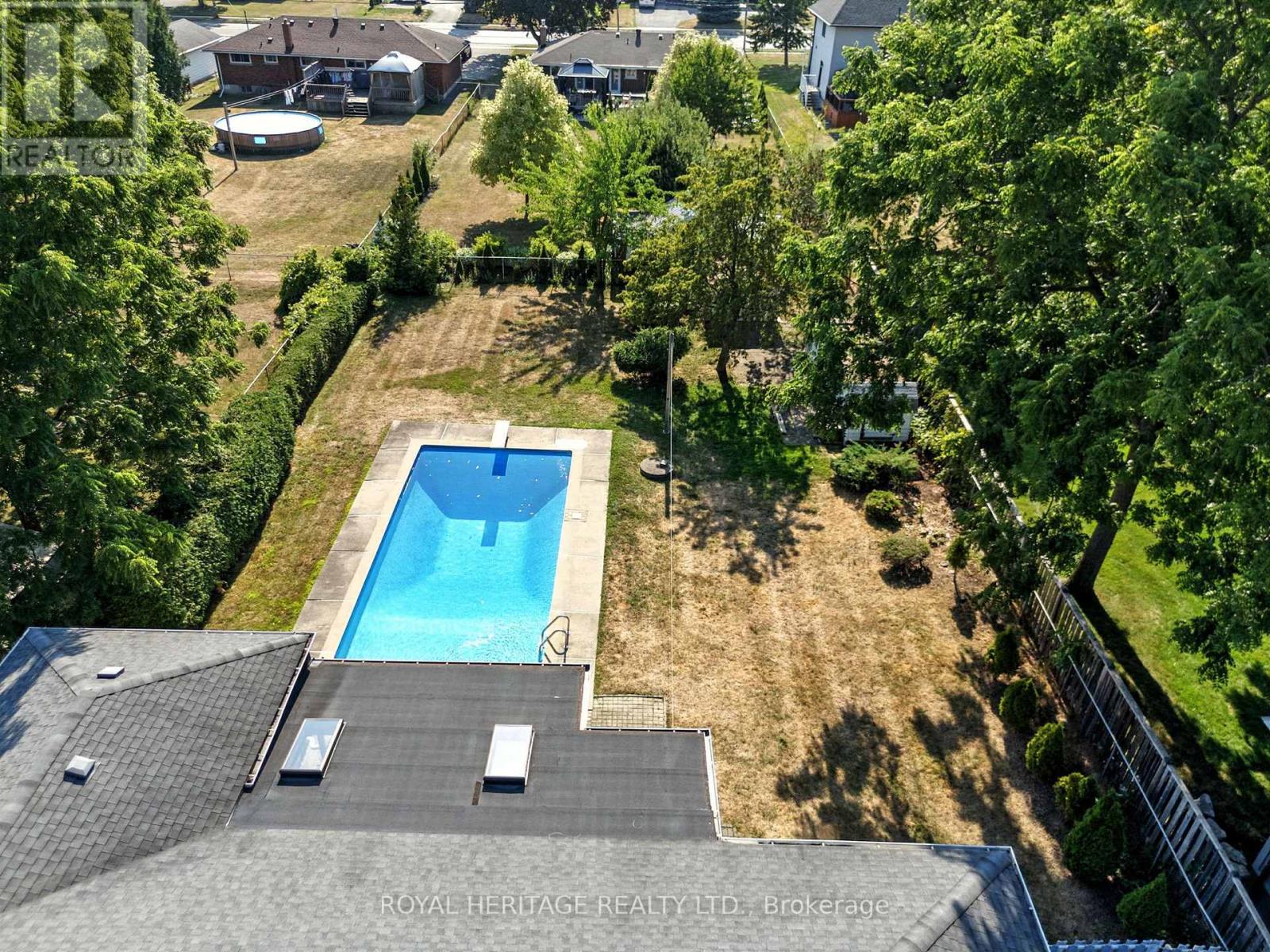 Photo 46 of 186 Meadow Road N, Whitby ON