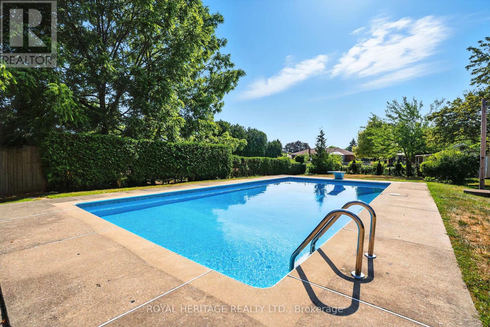 Photo 48 of 186 Meadow Road N, Whitby ON