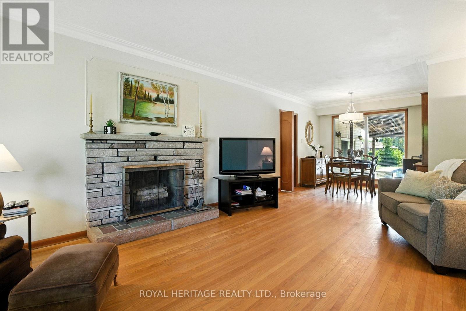 Photo 7 of 186 Meadow Road N, Whitby ON