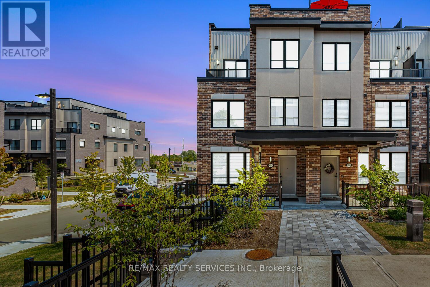 Photo 1 of 9 70 Baynes Way, Bradford West Gwillimbury ON