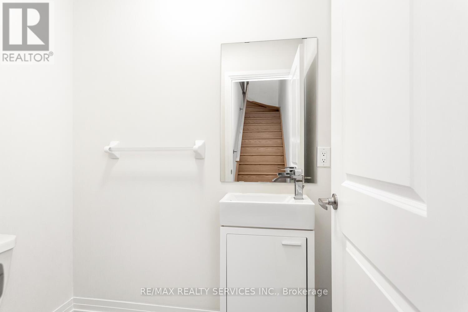 Photo 10 of 9 70 Baynes Way, Bradford West Gwillimbury ON