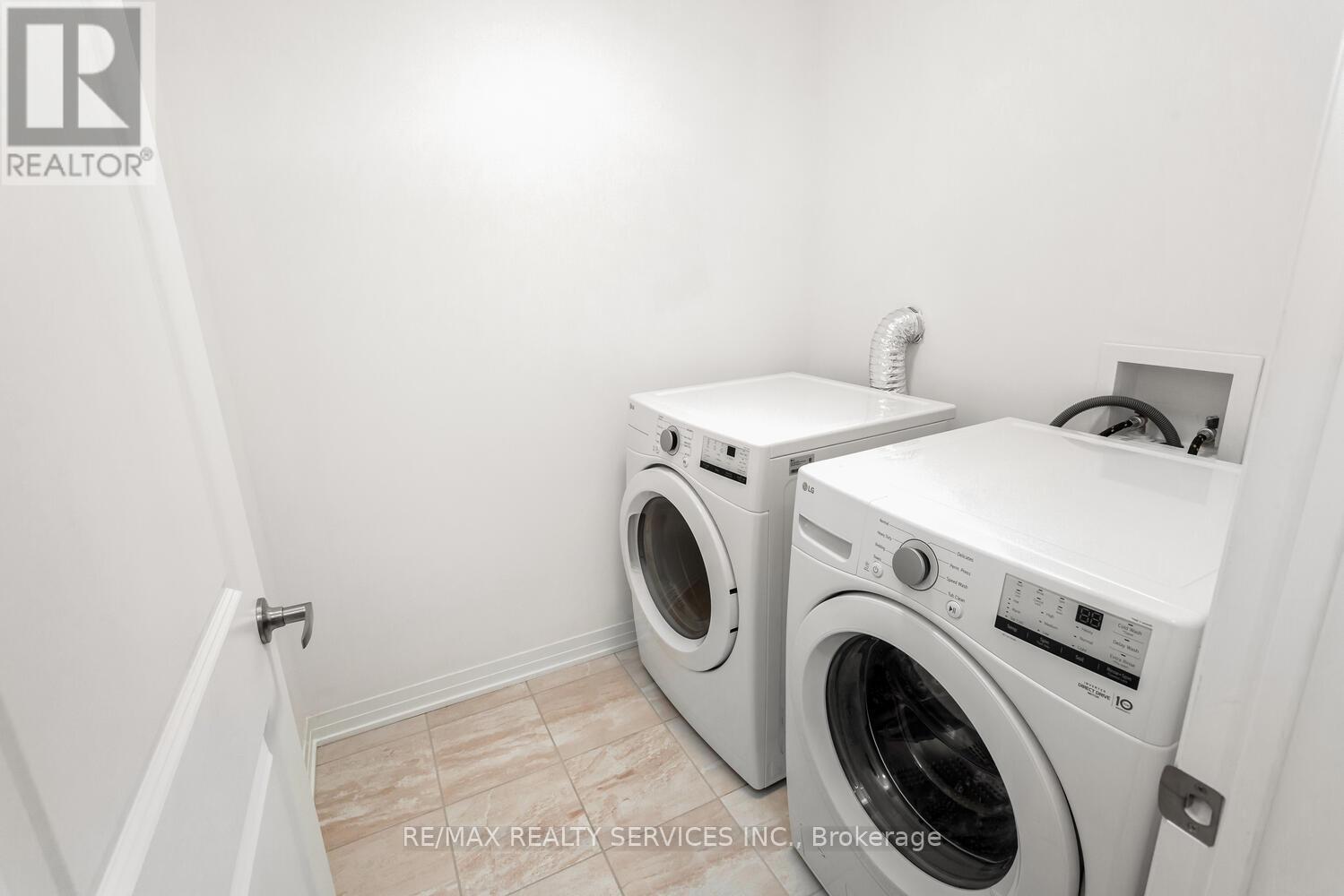 Photo 19 of 9 70 Baynes Way, Bradford West Gwillimbury ON