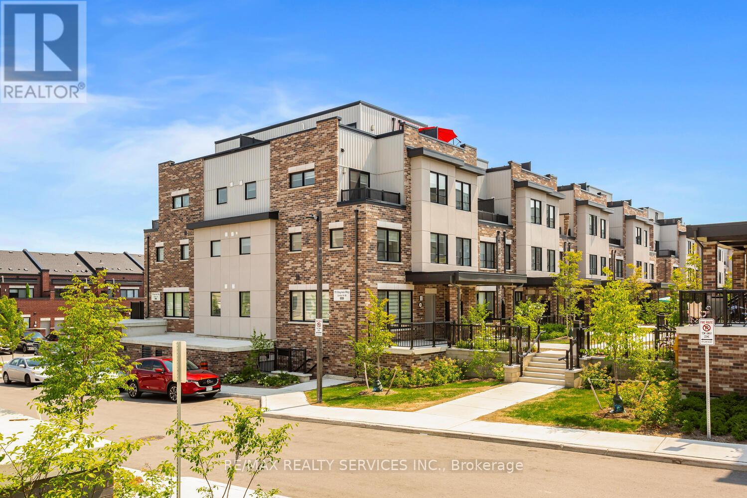 Photo 2 of 9 70 Baynes Way, Bradford West Gwillimbury ON