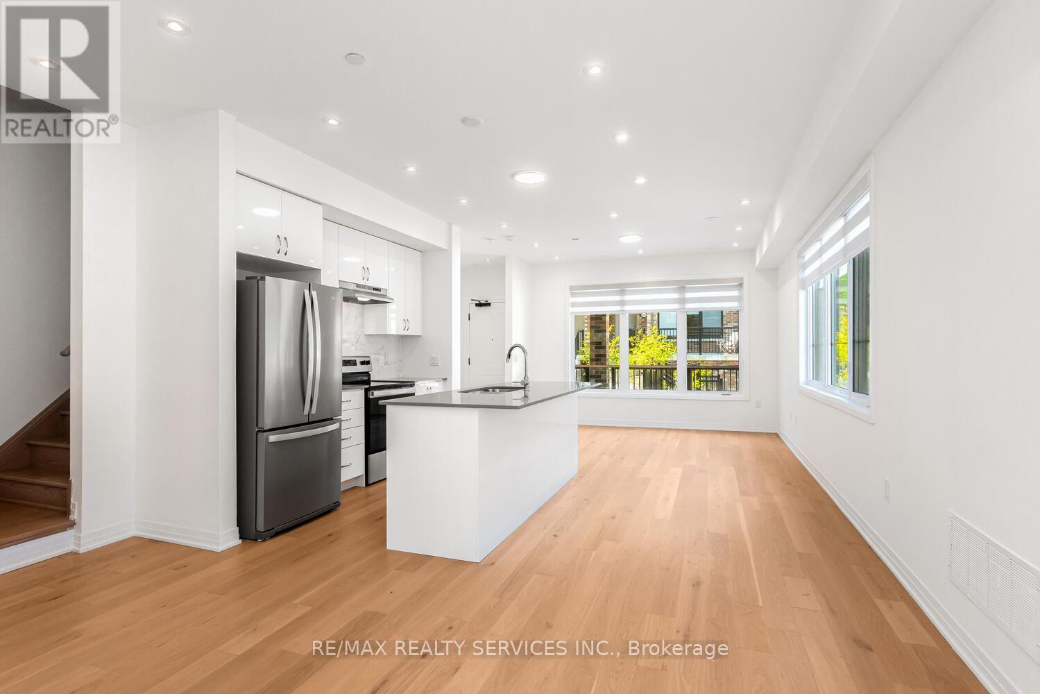 Photo 8 of 9 70 Baynes Way, Bradford West Gwillimbury ON