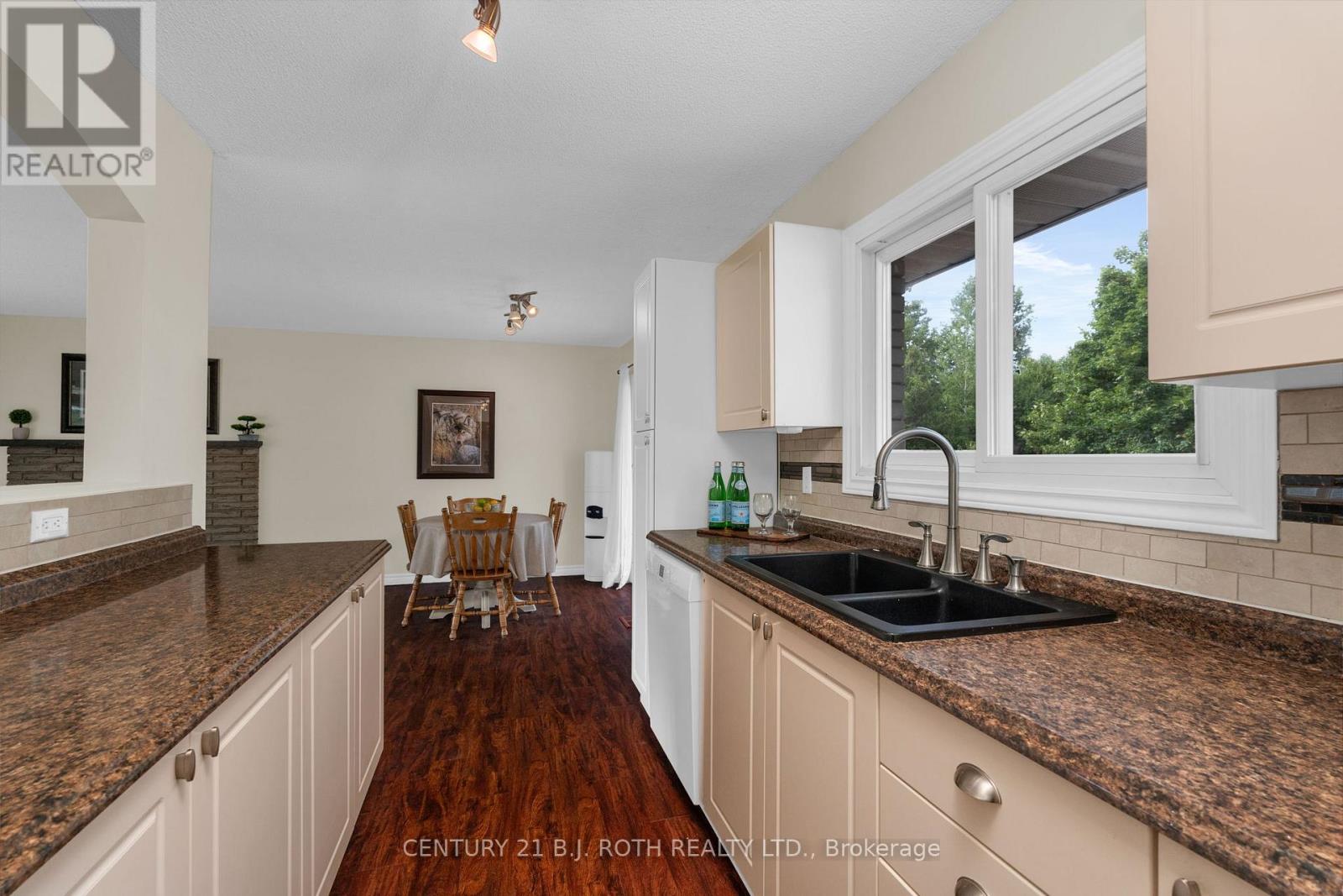 Photo 12 of 2068 Craig Road, Innisfil ON