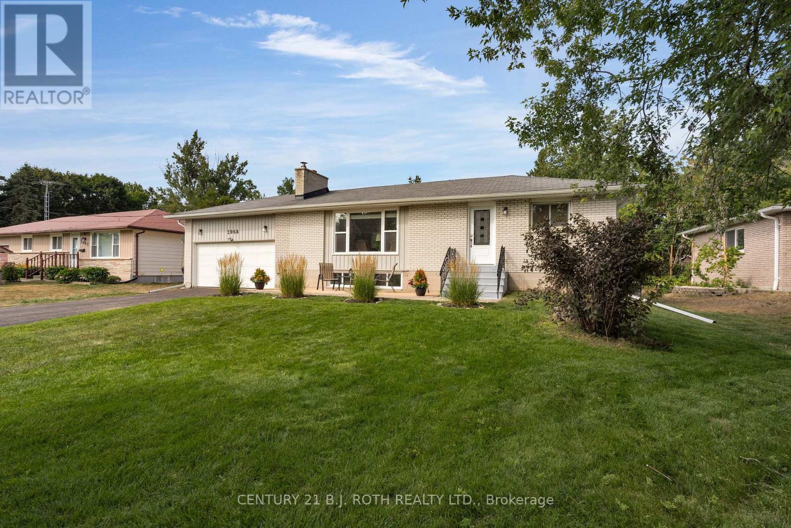 Photo 2 of 2068 Craig Road, Innisfil ON