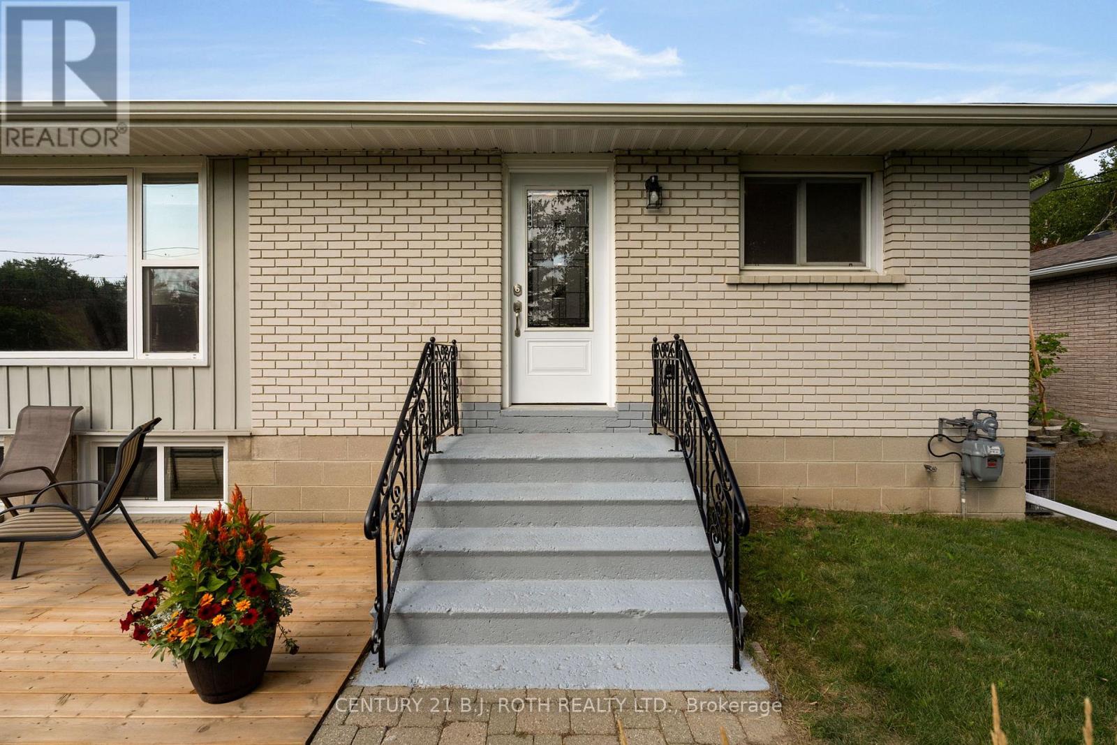 Photo 4 of 2068 Craig Road, Innisfil ON
