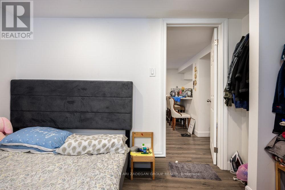 Photo 9 of 47 Newbury Drive, Newmarket ON