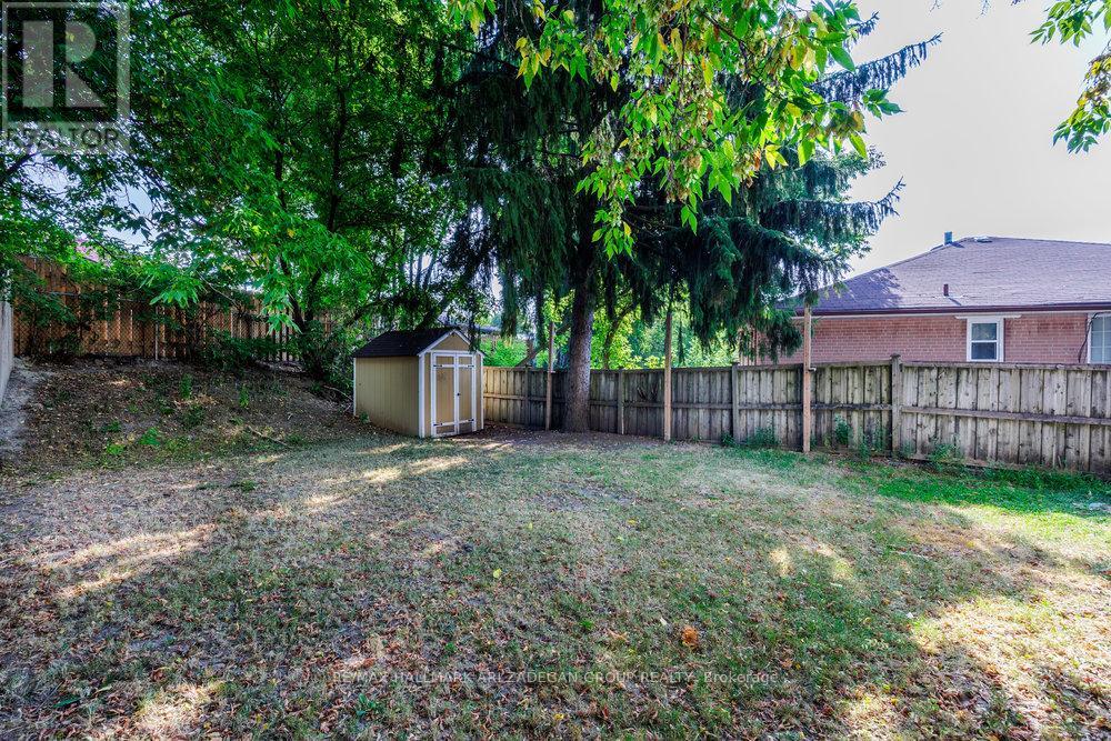 Photo 5 of 47 Newbury Drive, Newmarket ON