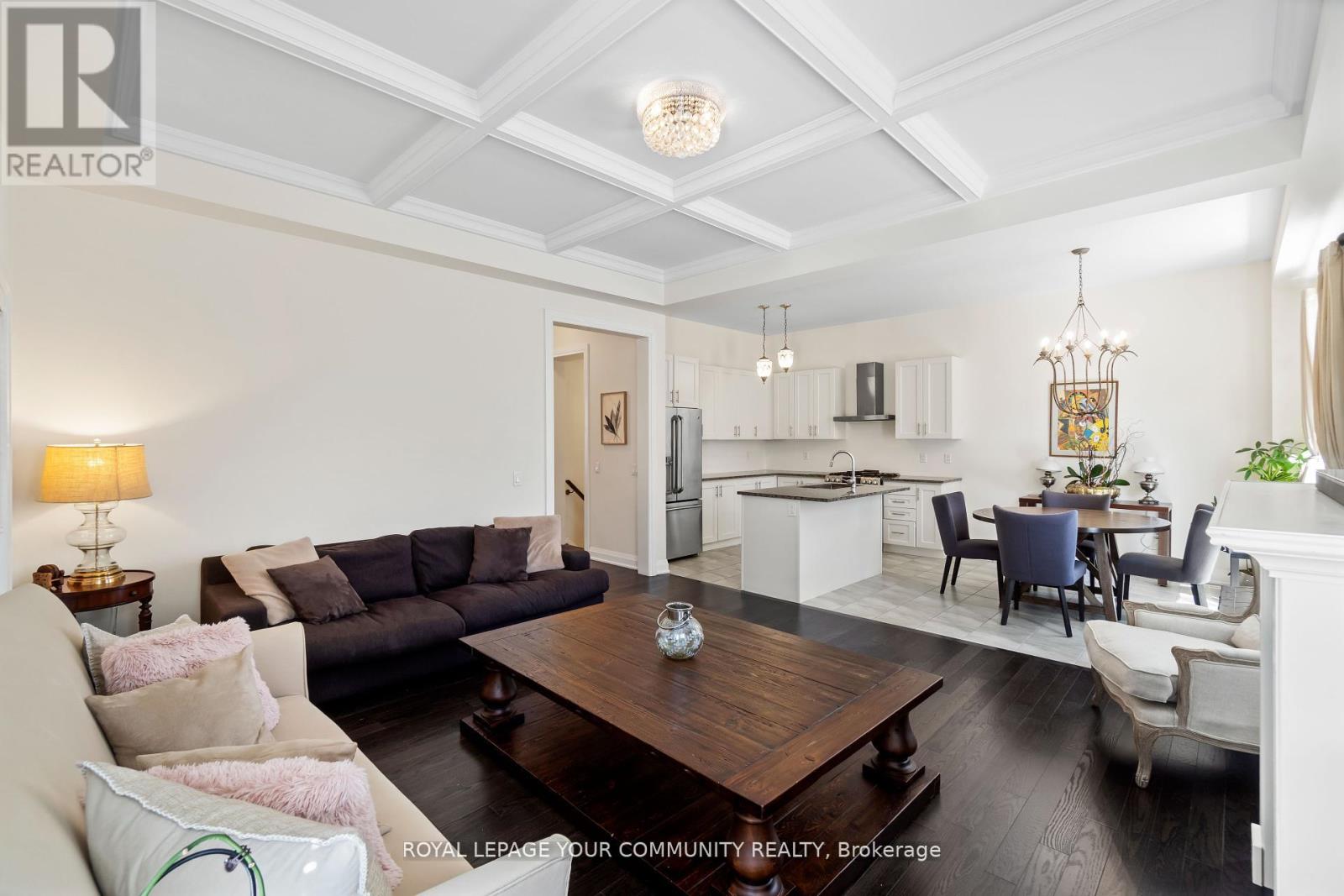 Photo 39 of 8 Duncombe Lane, Richmond Hill ON