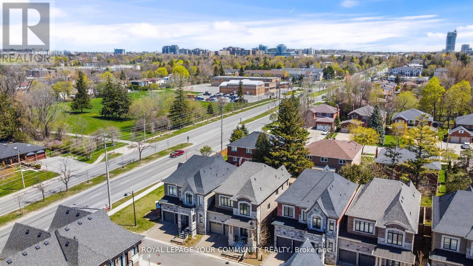 Photo 4 of 8 Duncombe Lane, Richmond Hill ON