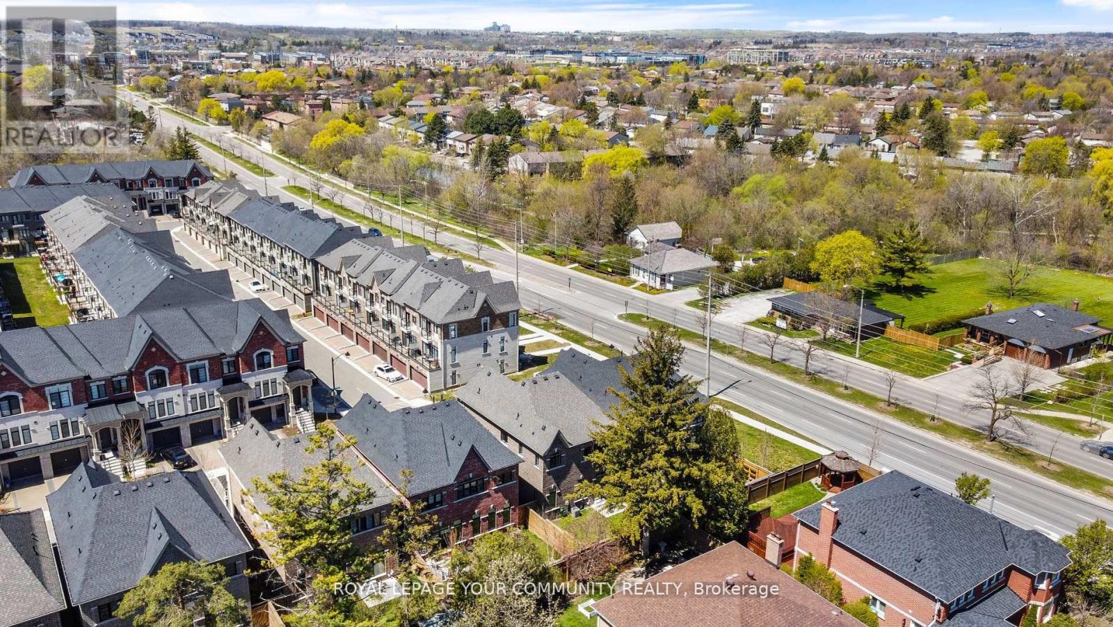Photo 6 of 8 Duncombe Lane, Richmond Hill ON